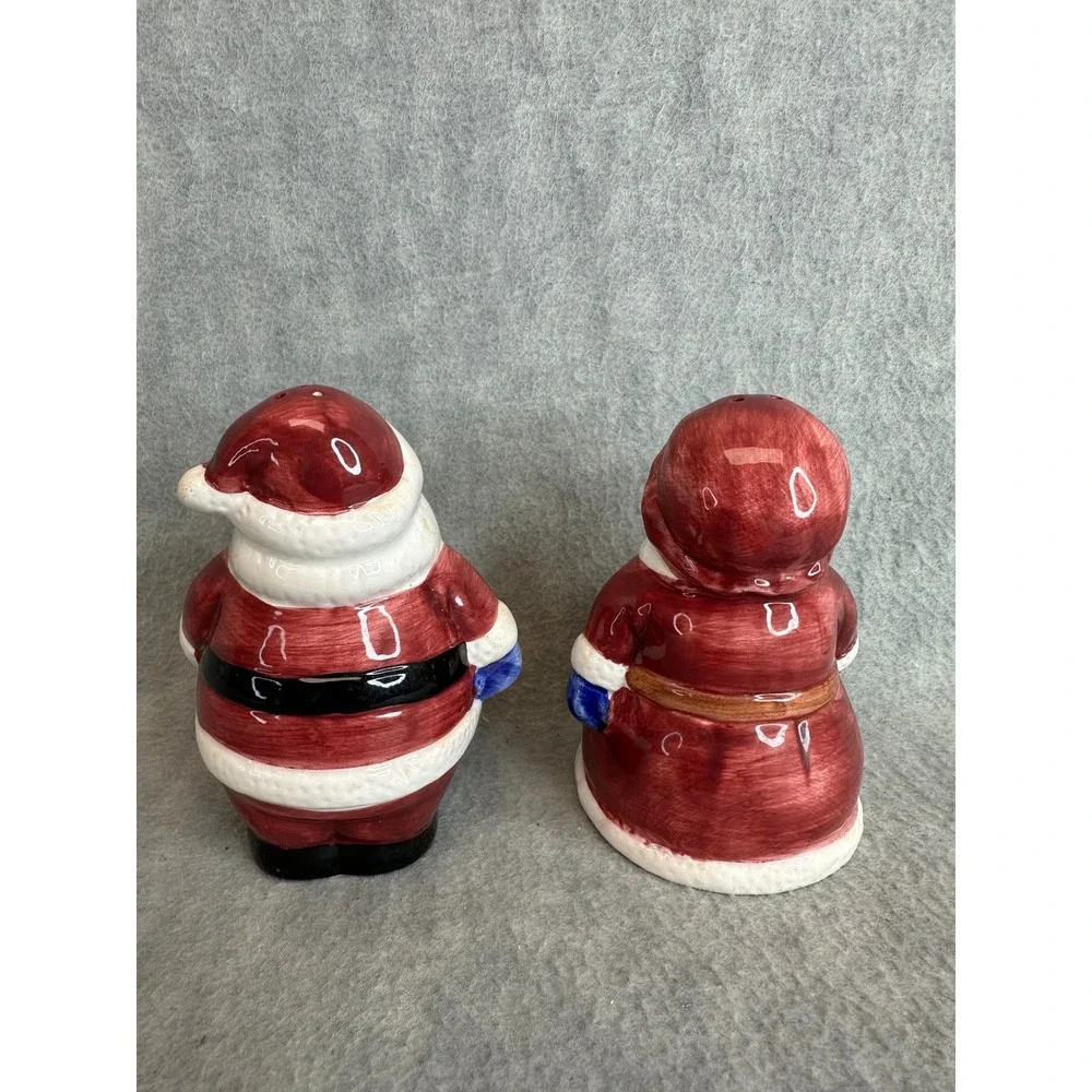 Vintage 2000 Publix Santa and‎ Mrs Claus Ceramic Salt and Pepper Shakers Set
